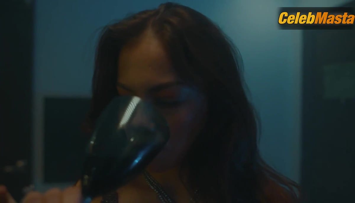 Milana Ikemoto Lesbian, Flaunts Boobs Scene in Lampas Langit