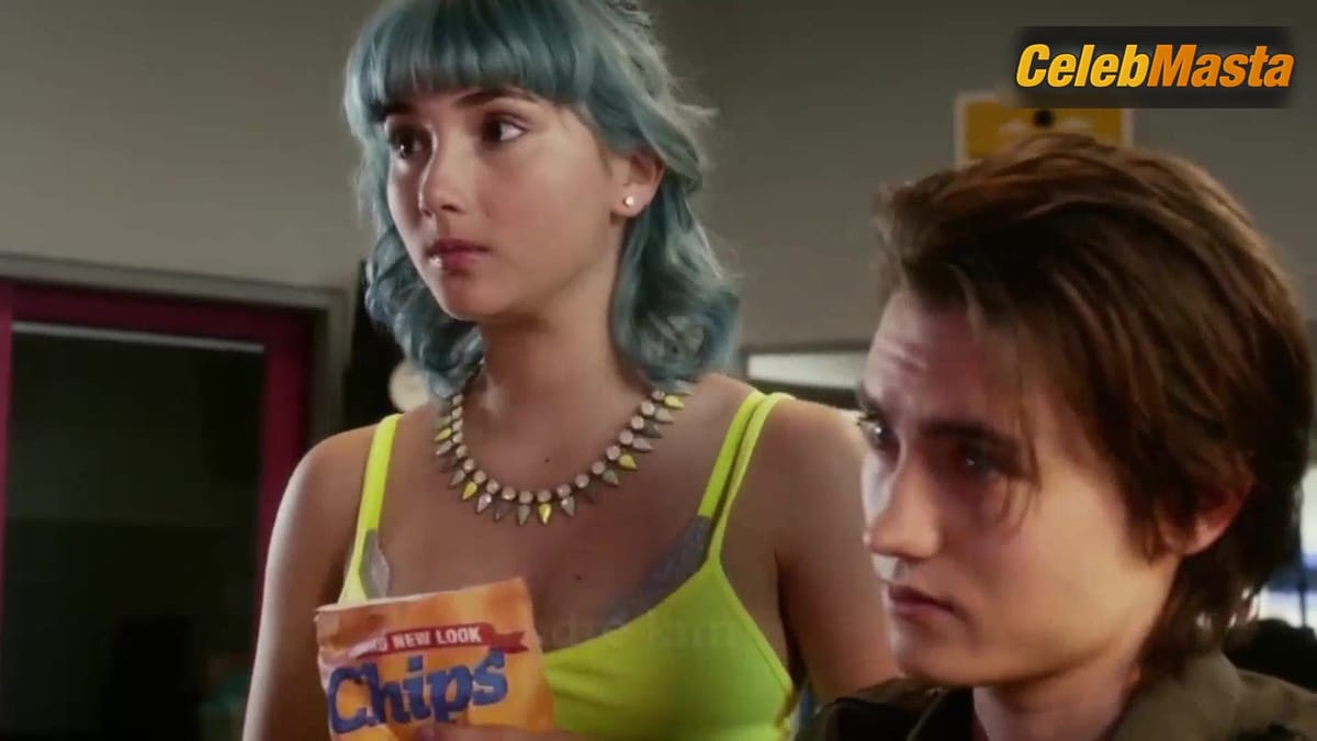 Amanda Arcuri nude/sexy scene in Degrassi Next Class