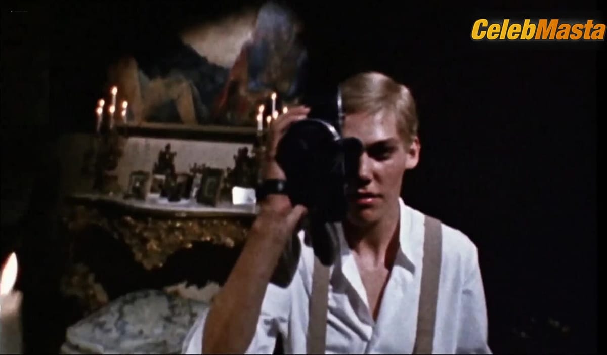 Malisa Longo, Ria De Simone in A Cat In The Brain