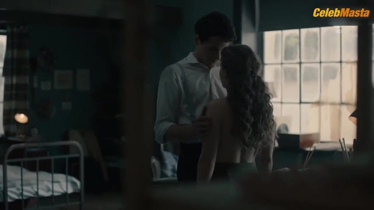 Alicia Von Rittberg nude/sexy scene in Lotte Am Bauhaus