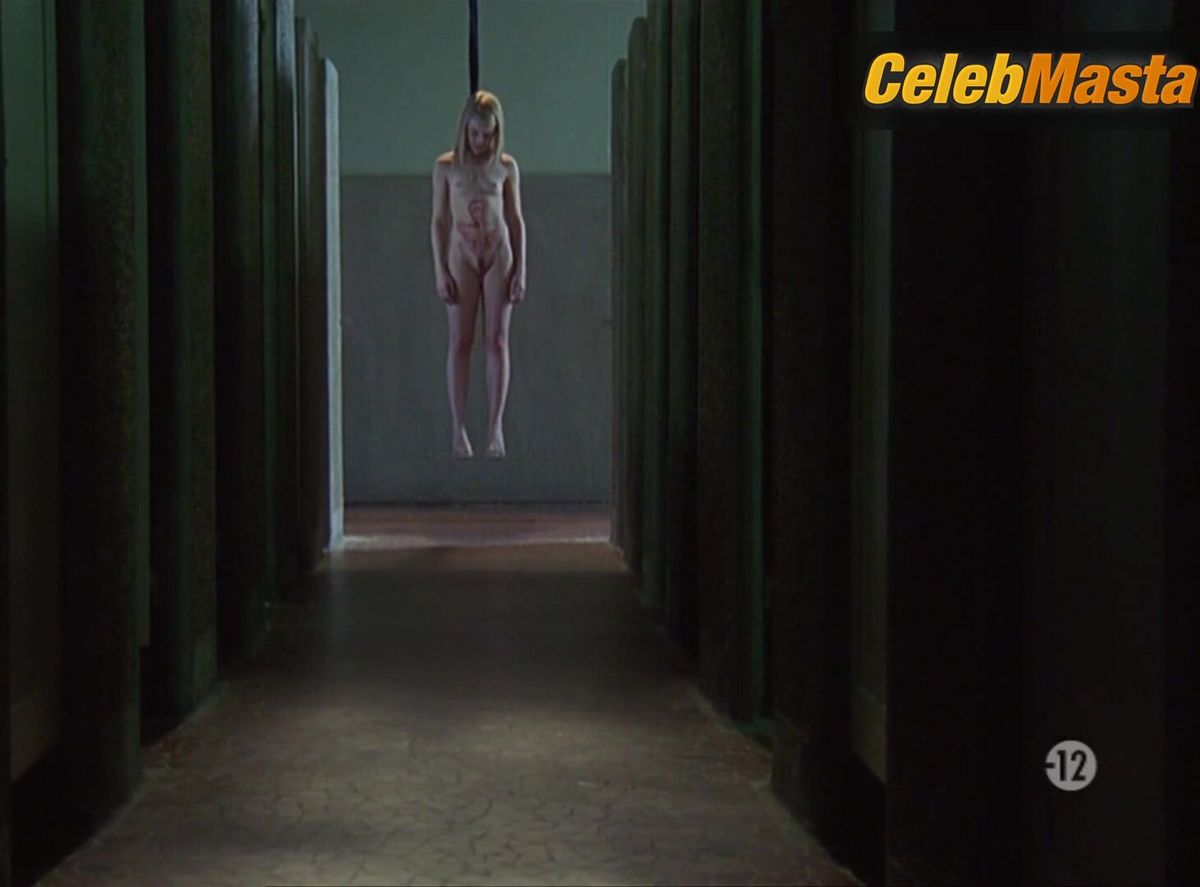 Jemima West in Paradis Criminel