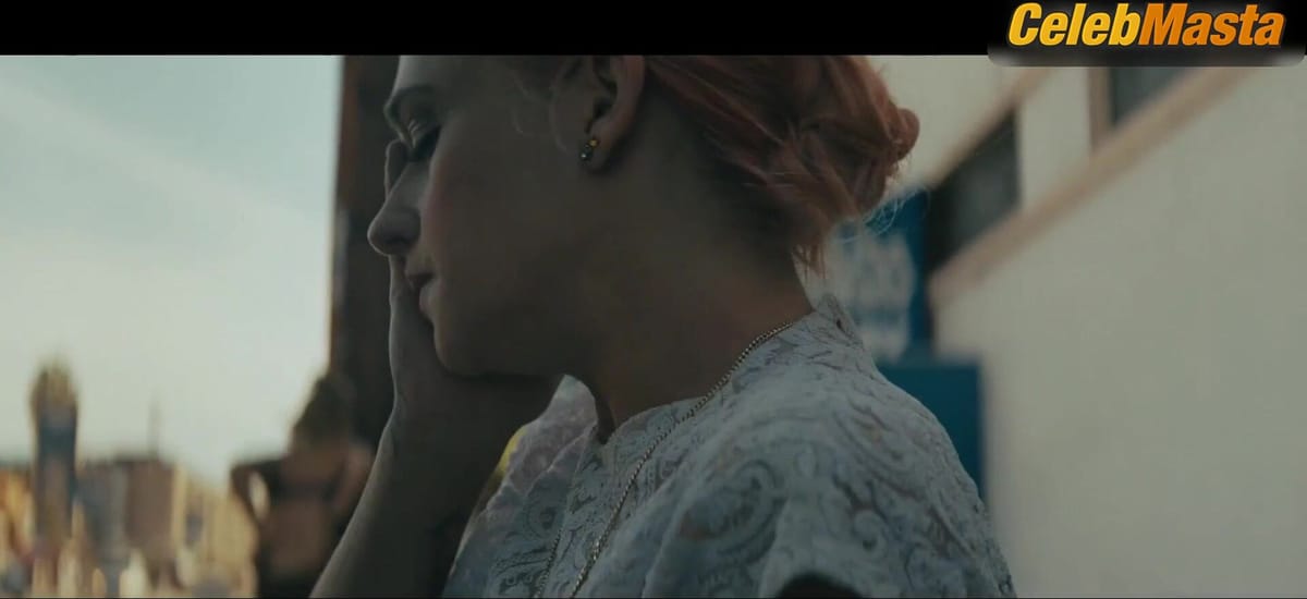 Julie Mccullough in Untogether (2019)