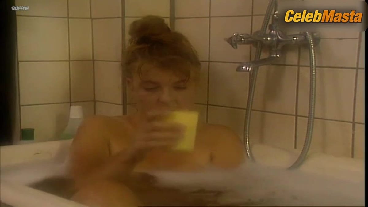 Paprika Steen nude/sexy scene in Jeg ville onske for dig