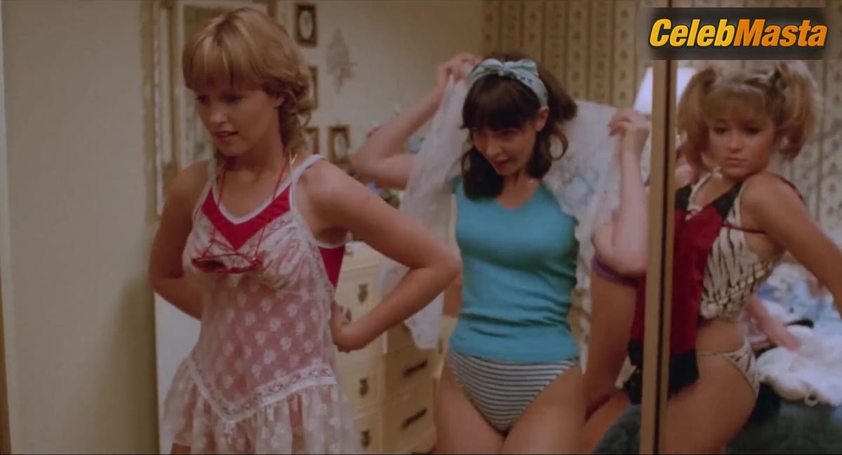 Deborah Foreman, Elizabeth Daily, Heidi Holicker, Michelle Meyrink nude/sexy scene in Valley Girl