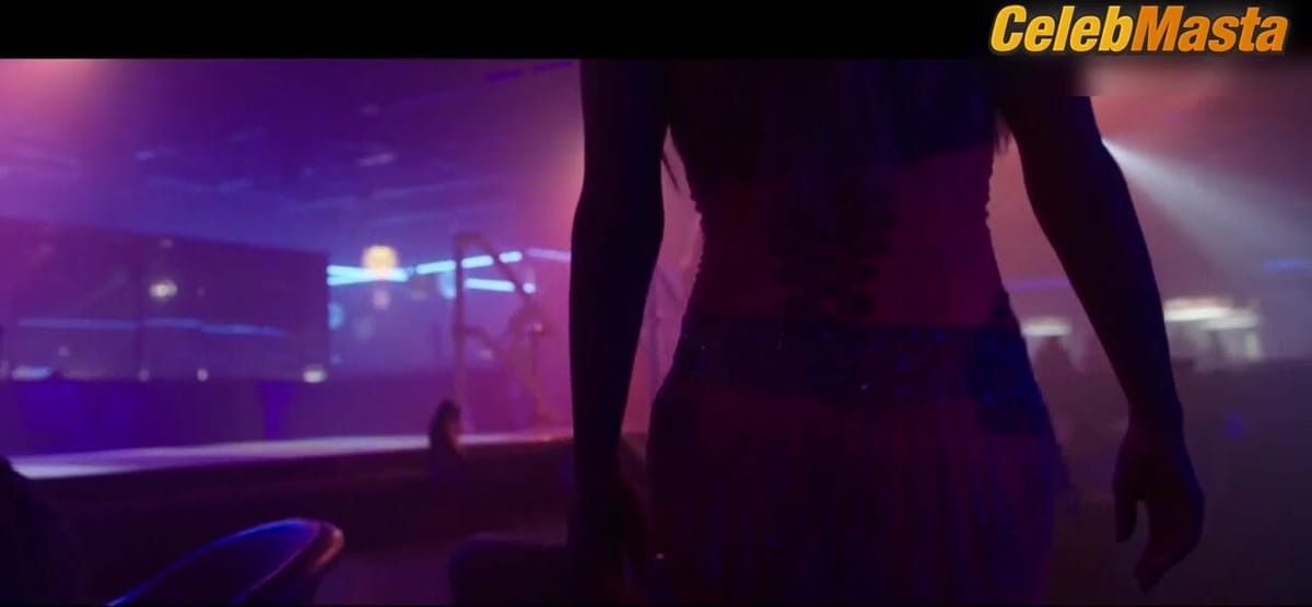 Meadow Williams nude/sexy scene in Den of Thieves