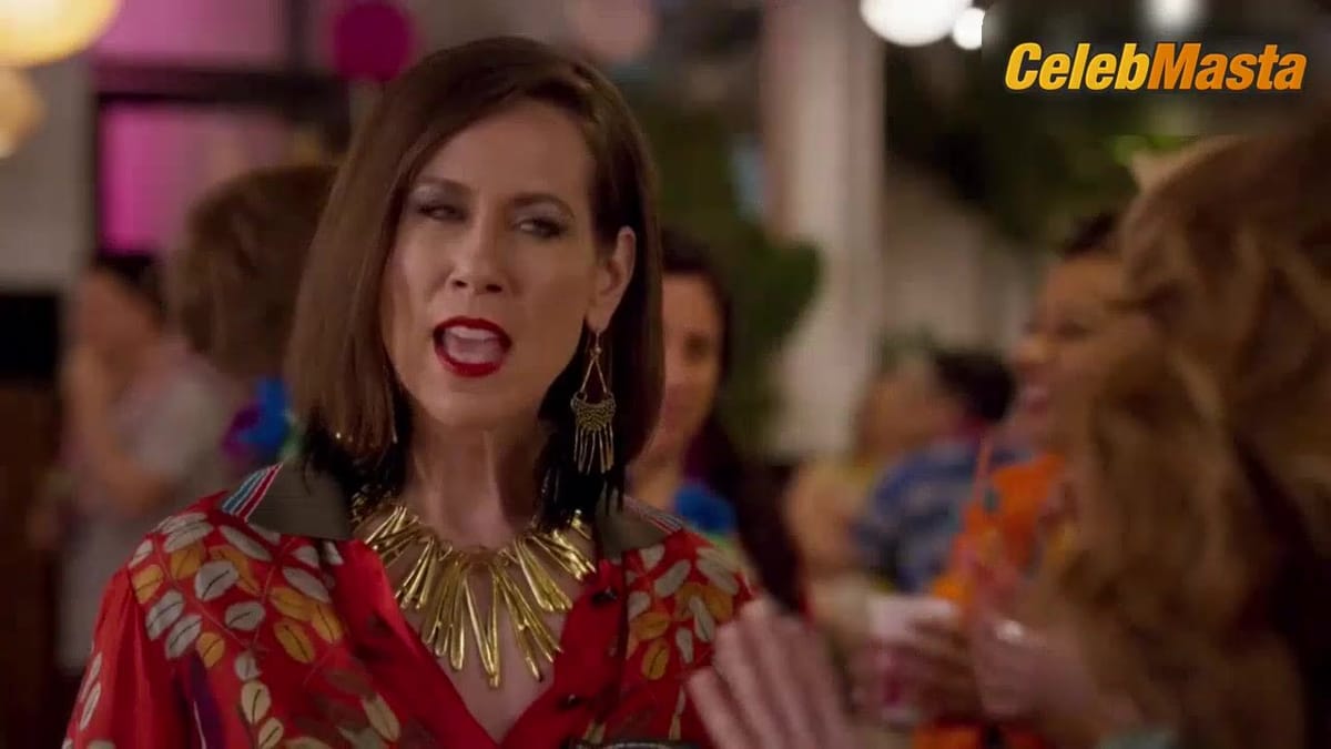 Molly Bernard nude/sexy scene in Younger
