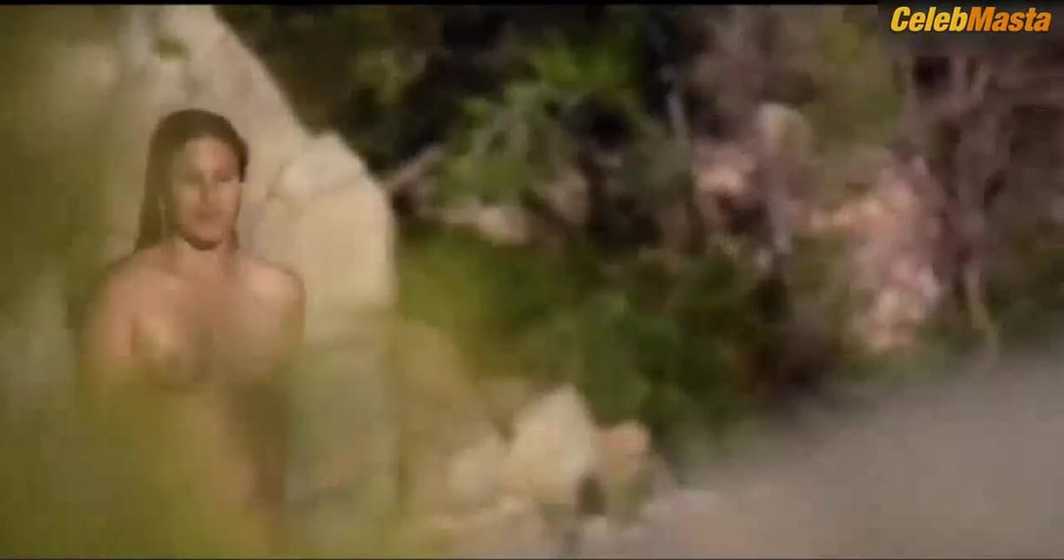 Courtney Abbott, Susan May Pratt nude/sexy scene in Act Naturally