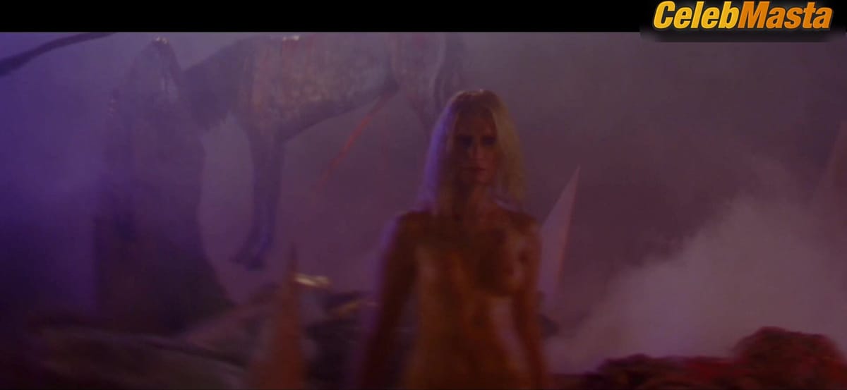 Agata Buzek nude/sexy scene in After Blue (dirty Paradise)