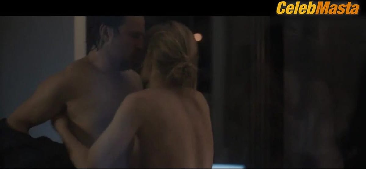 Julia Jentsch nude/sexy scene in 24 Weeks