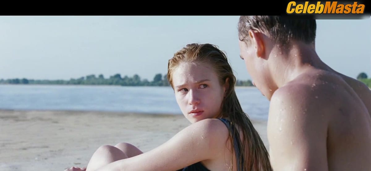 Zofia Wichlacz nude/sexy scene in Miasto 44
