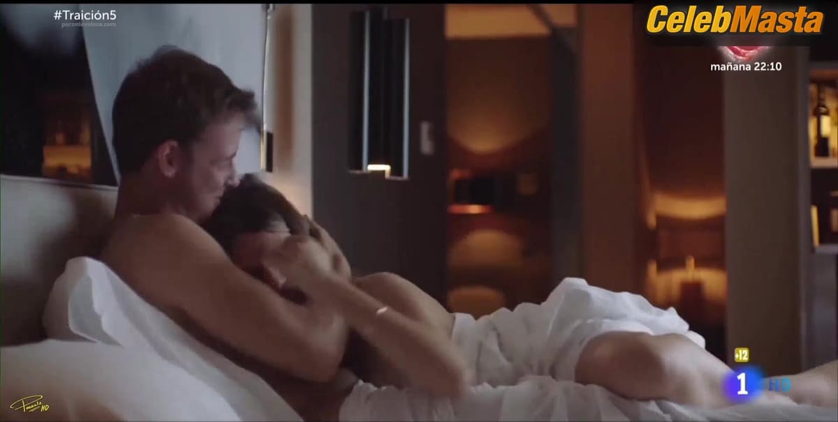 Manuela Velasco nude/sexy scene in Traicion