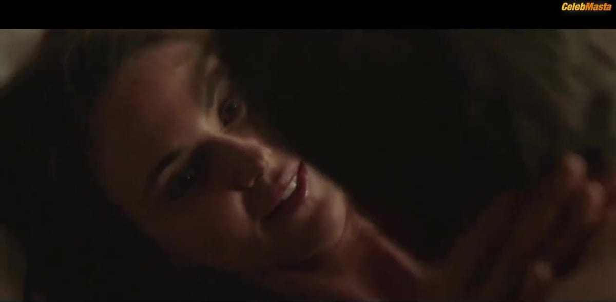 Svetlana Metkina nude/sexy scene in Heatstroke