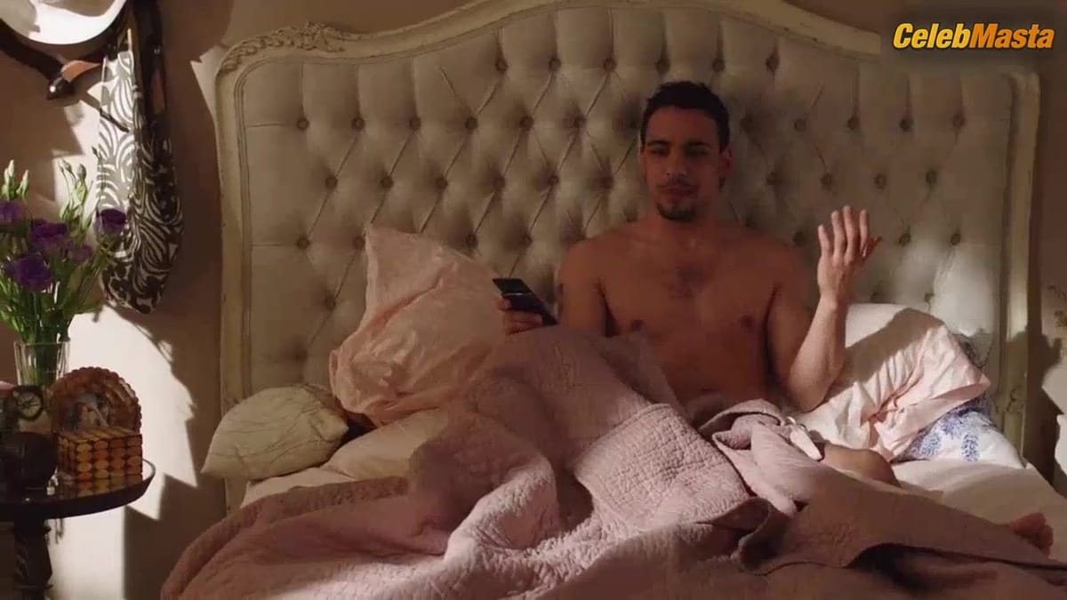 Nicole Laliberte nude/sexy scene in How To Make It In America
