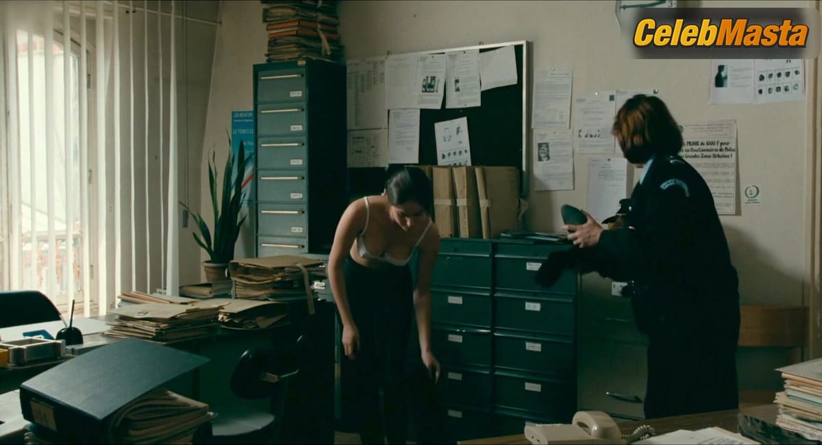 Marie Gillain in Fresh Bait