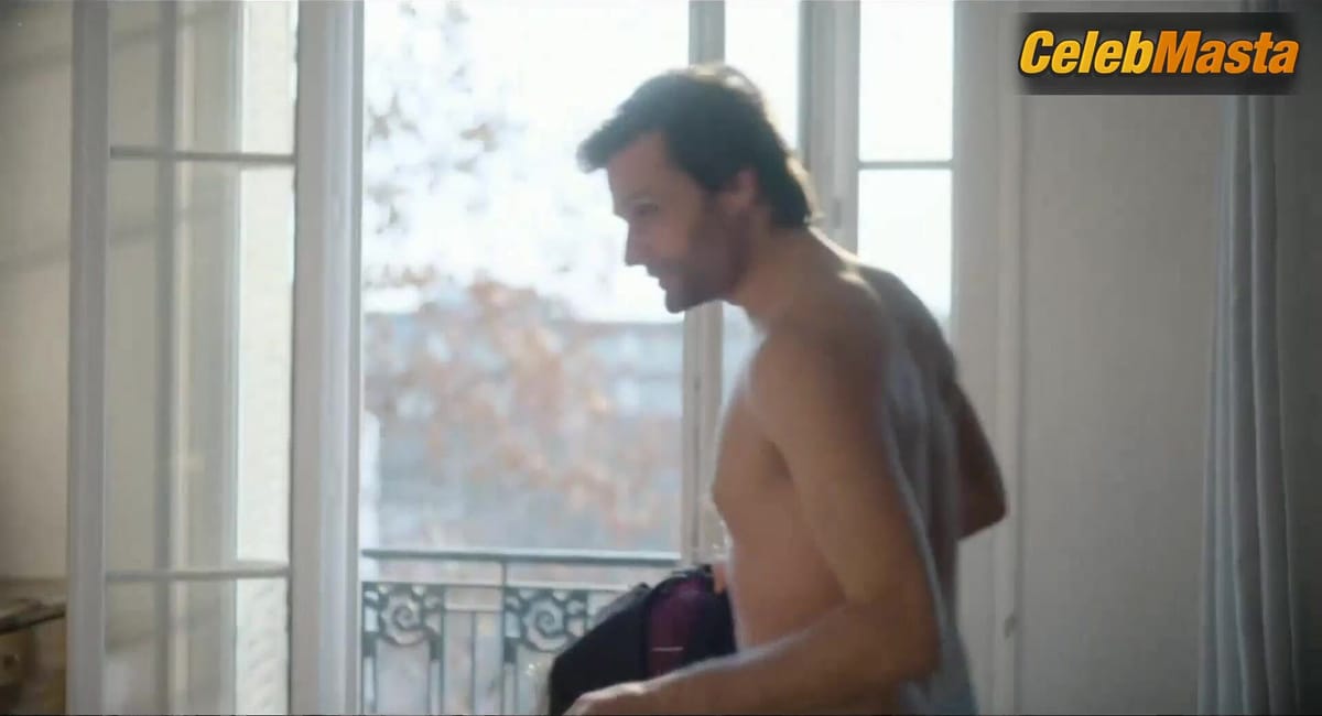 Marie Gillain nude/sexy scene in A La Folie