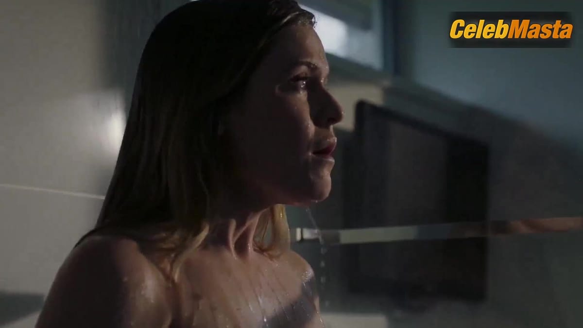 Harriet Dyer nude/sexy scene in The In Between