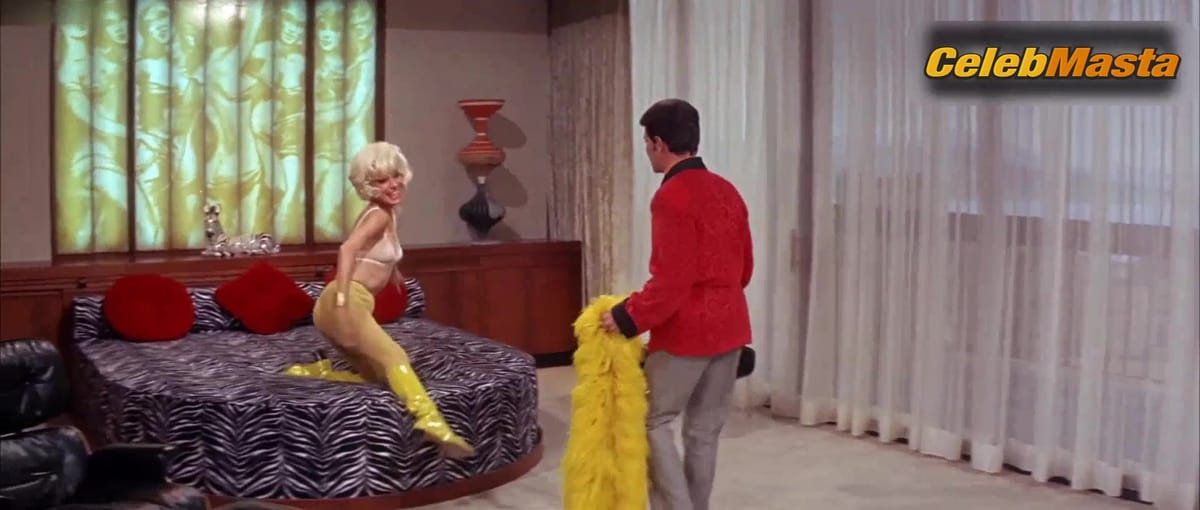 Carol Channing nude/sexy scene in Skidoo