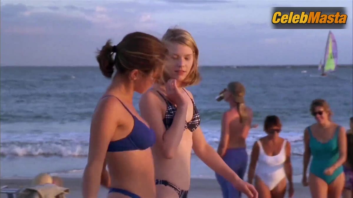 Claire Danes, Laurie Fortier nude/sexy scene in To Gillian On Her 37th Birthday