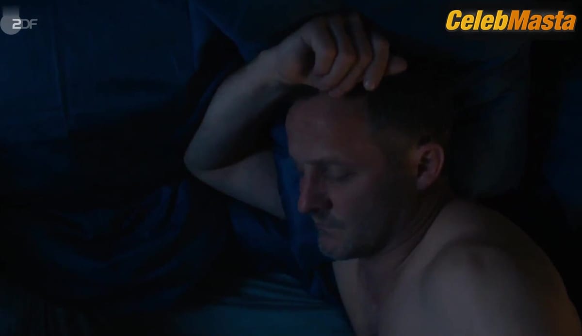 Jasmin Gerat nude/sexy scene in Die Geschenkte Familie
