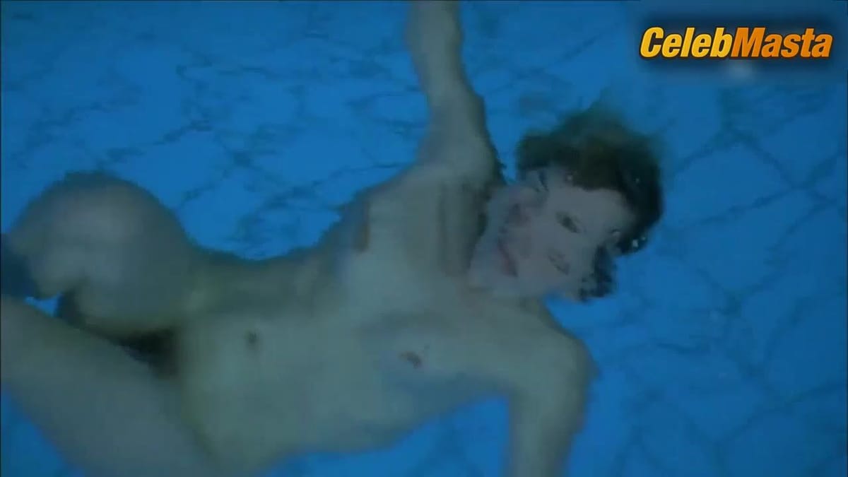 Julie-Anne Roth nude/sexy scene in Les Vivants Et Les Morts