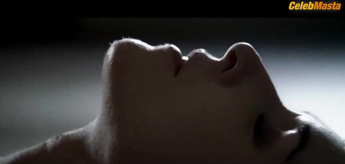 Sonja Richter nude/sexy scene in The Woman That Dreamed About A Man
