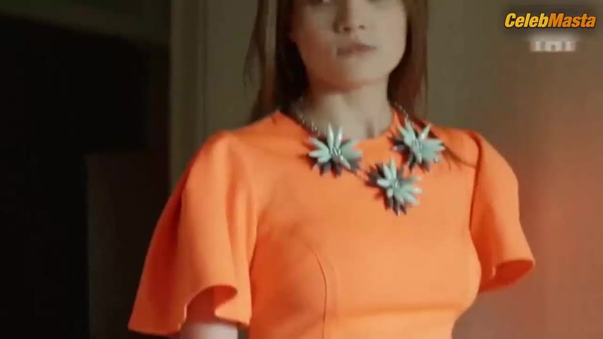 Mariya Poezzhaeva nude/sexy scene in Krizis Nezhnogo Vozrasta