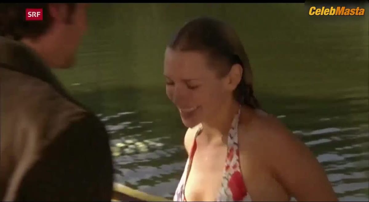 Julia Dietze in Lilly Schonauer Umweg Ins Gluck