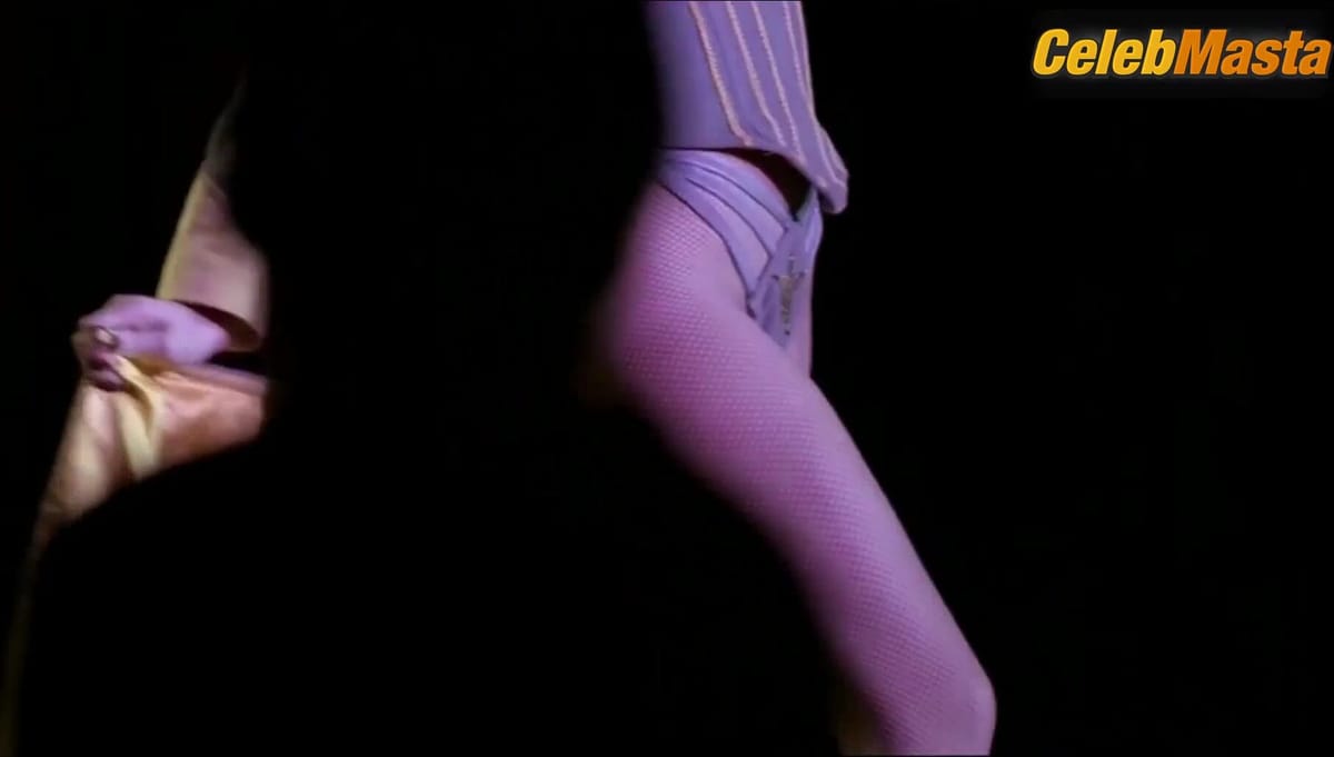Elodie Navarre in Gomez & Tavares