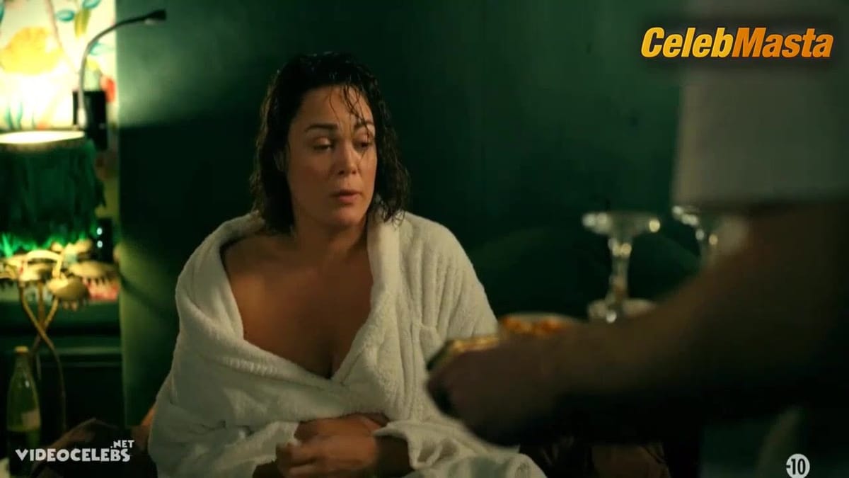 Lola Dewaere in Mademoiselle Holmes