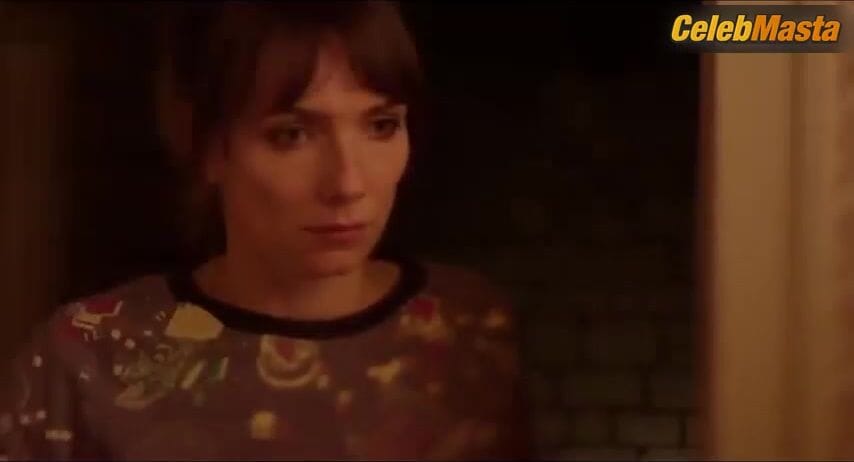 Julie-Anne Roth in Jamais Jamais