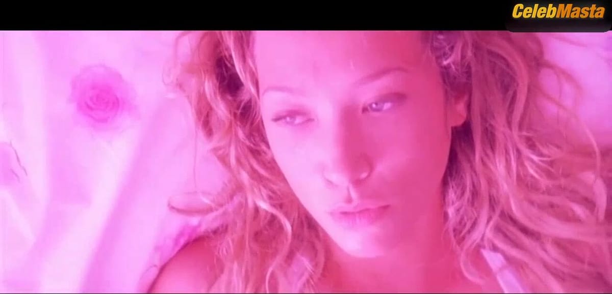 Anne Caillon, Laura Smet in Uv