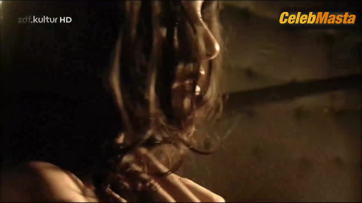 Pegah Ferydoni in Peer Gynt