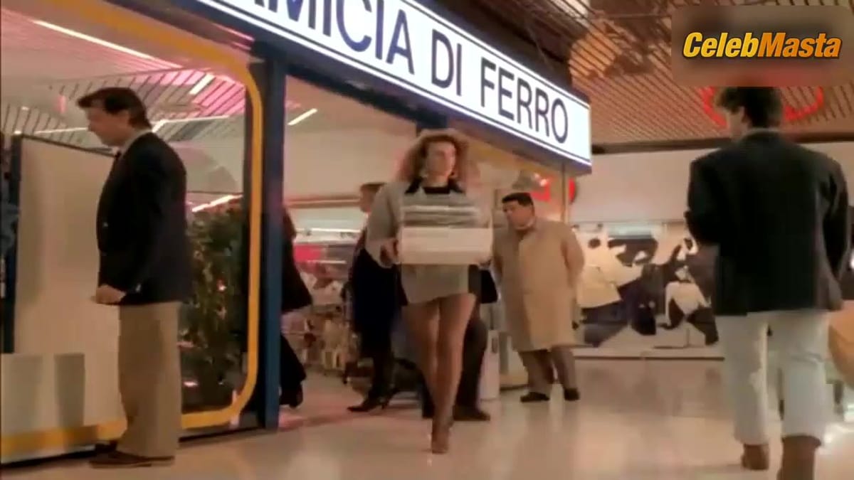 Lucrezia Lante Della Rovere nude/sexy scene in Delitti E Profumi