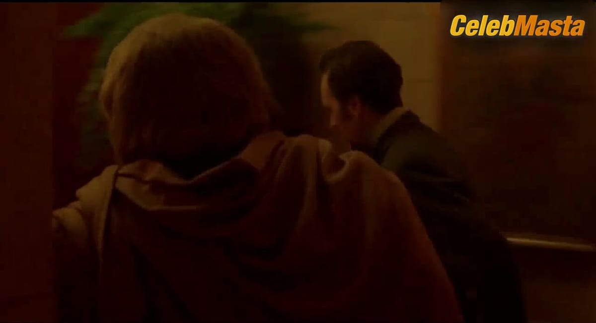 Sadie Frost nude/sexy scene in Dracula