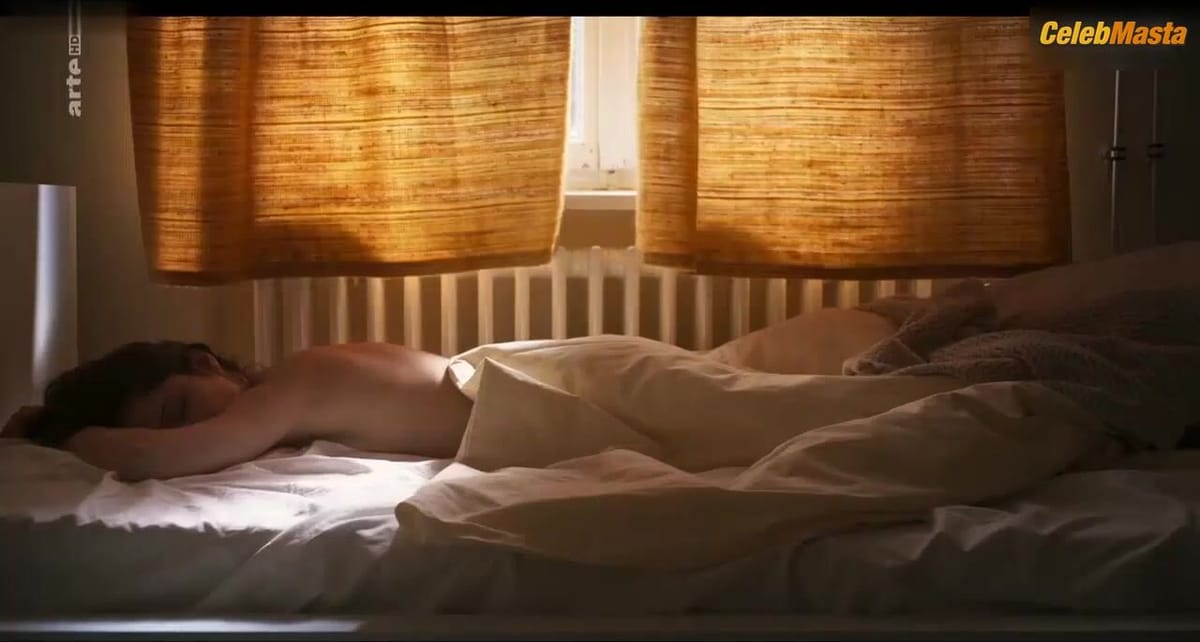 Pegah Ferydoni nude/sexy scene in Die Defekte Katze