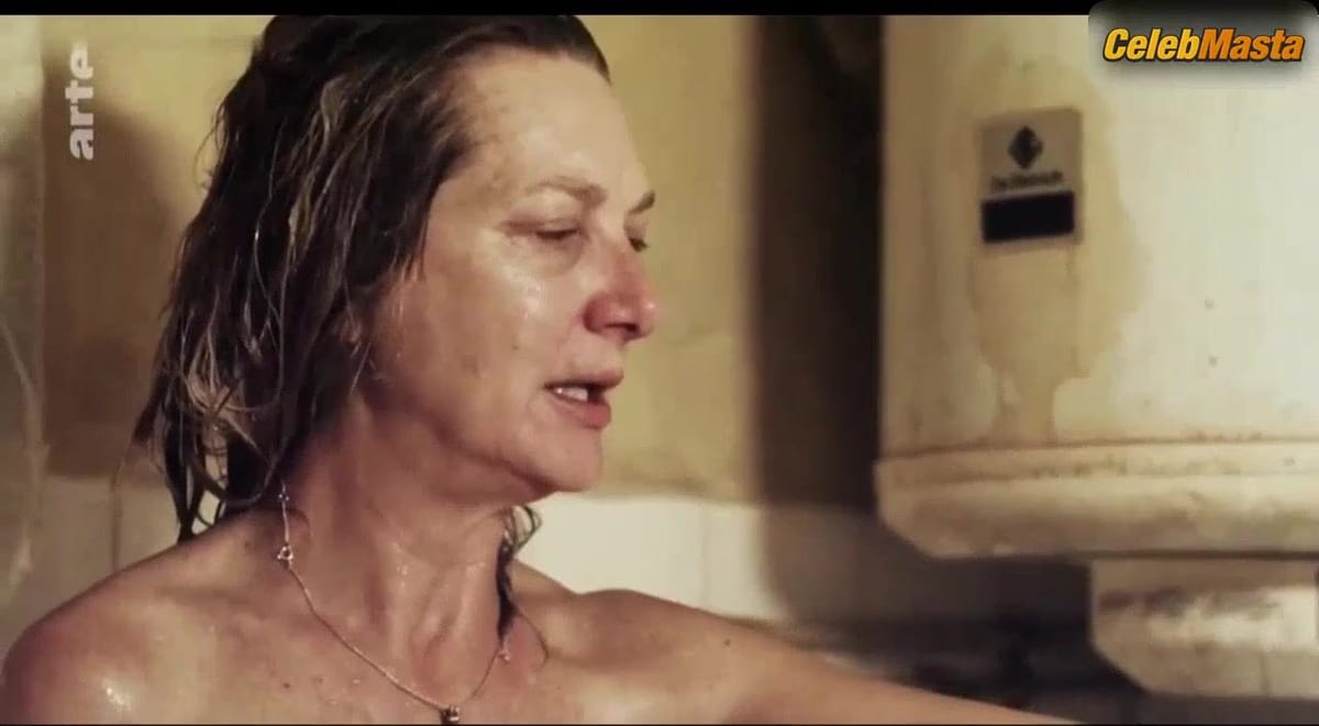 Anne Loiret in Olga (2021)