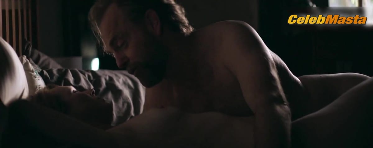 Hayley Mcelhinney in Hearts And Bones