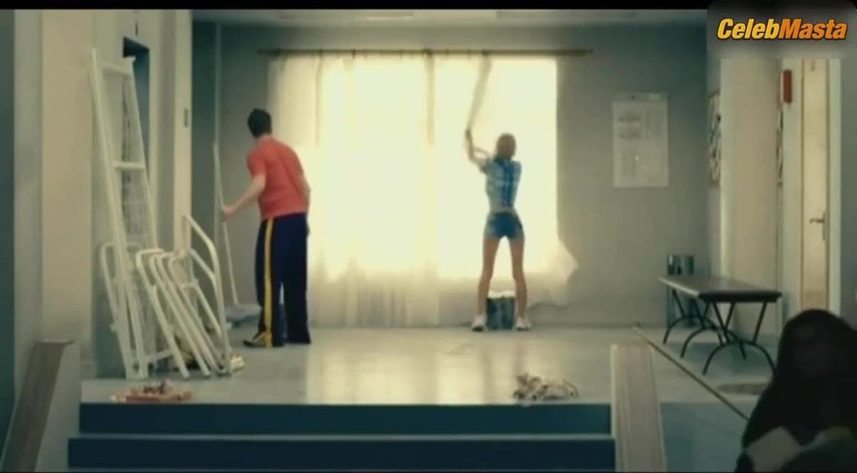 Anna Khilkevich nude/sexy scene in Univer. Novaya Obshchaga