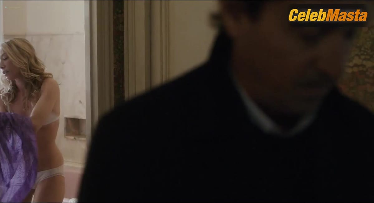 Laura Smet nude/sexy scene in La Sainte Famille