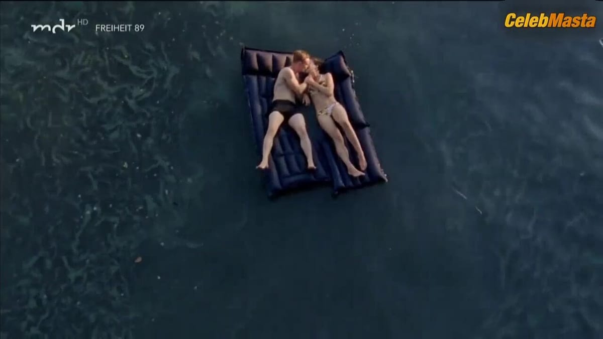 Hannah Herzsprung nude/sexy scene in The Weissensee Saga