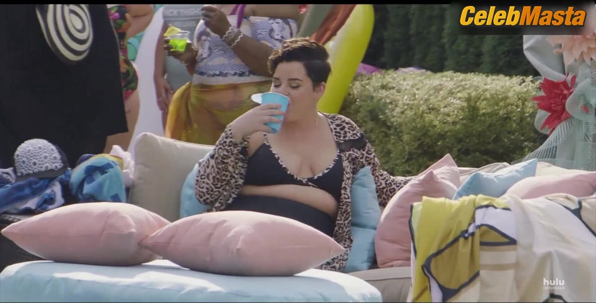 Lolly Adefope, Melanie Field nude/sexy scene in Shrill