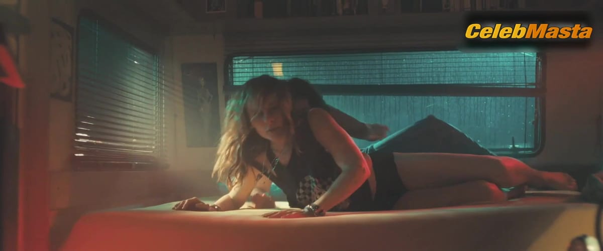 Anne Ratte-polle, Haley Louise Jones nude/sexy scene in Blindganger