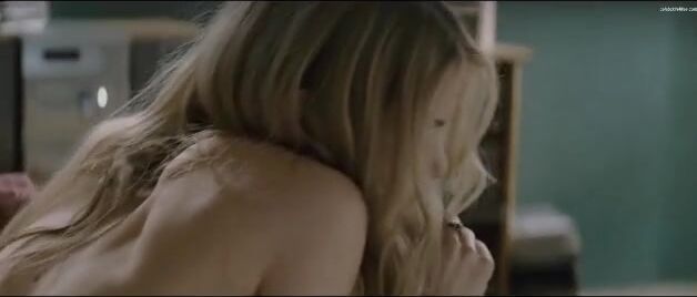 Topless Video of Michelle Williams Uncensored