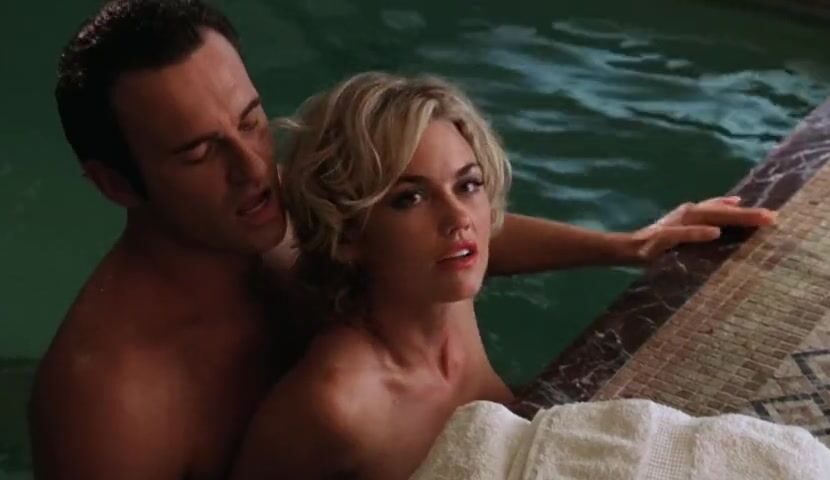 Hot Kelly Carlson Ass Photos Surfaced