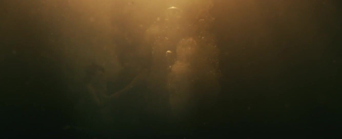 Explicit Sex Scene Video Underwater Girl on Girl Kissing Action