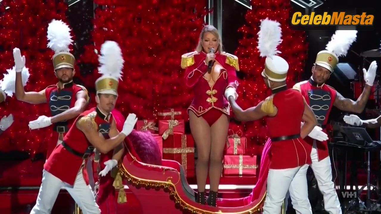 Mariah Carey Sexy Scene in Divas Holiday: Unsilent Night