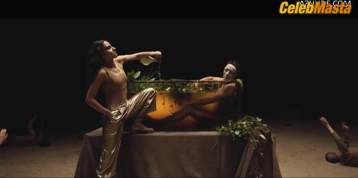 Mona Zarreh Hoshyari Khah, Kenda Hmeidan, Verena Altenberger and Unknown Butt, Breasts Scene in No Beast. So Fierce.