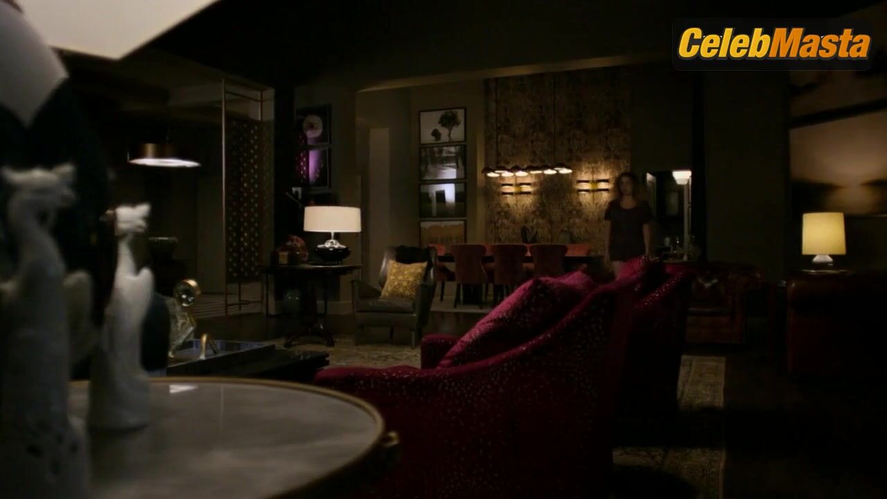 Carrie-Anne Moss and Leah Gibson Lesbian Scene in Jessica Jones