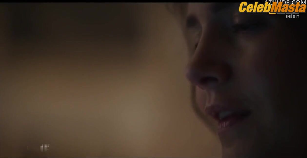Chloe Lambert Breasts Scene in Un Homme Ordinaire