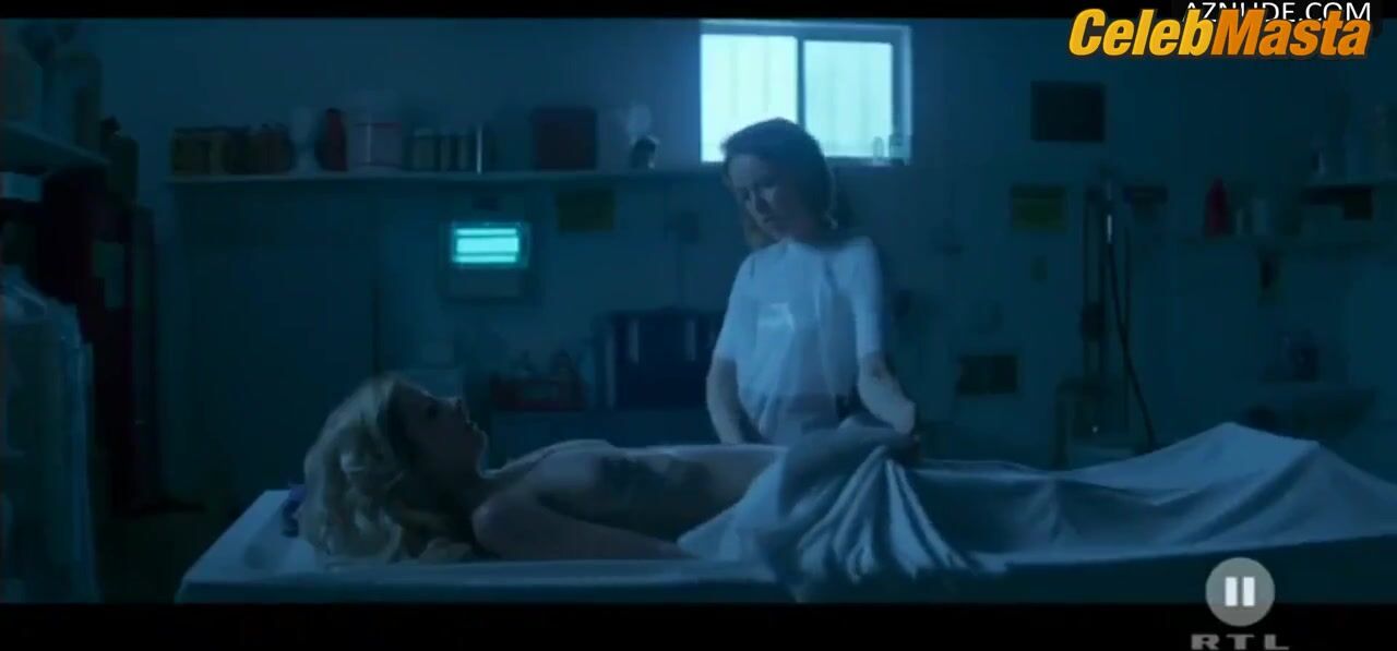 Cody Renee Cameron Lesbian, Breasts Scene in The Neon Demon